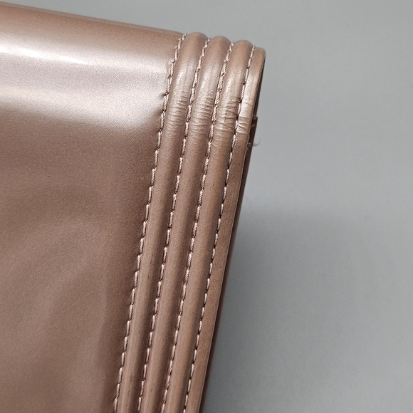 🩷CHANEL Rose Gold Quilted Patent Leather Wallet/Clutch🩷 - Picture 14 of 17